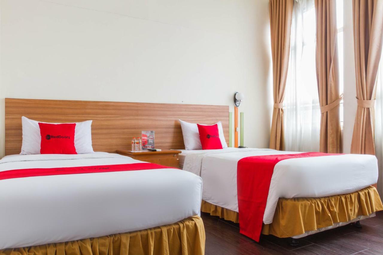 Reddoorz Plus @ Surapati 2 Bandung Exterior foto